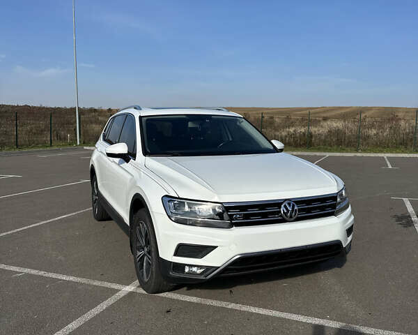 Белый Фольксваген Тигуан, объемом двигателя 2 л и пробегом 192 тыс. км за 17200 $, фото 1 на Automoto.ua
