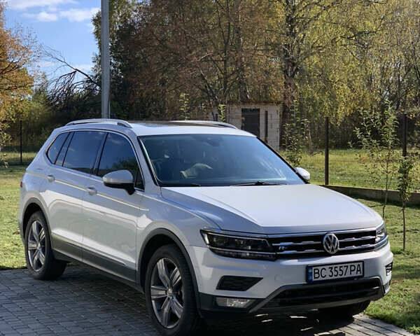 Белый Фольксваген Тигуан, объемом двигателя 2 л и пробегом 111 тыс. км за 28000 $, фото 1 на Automoto.ua