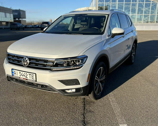 Белый Фольксваген Тигуан, объемом двигателя 2 л и пробегом 84 тыс. км за 22700 $, фото 1 на Automoto.ua