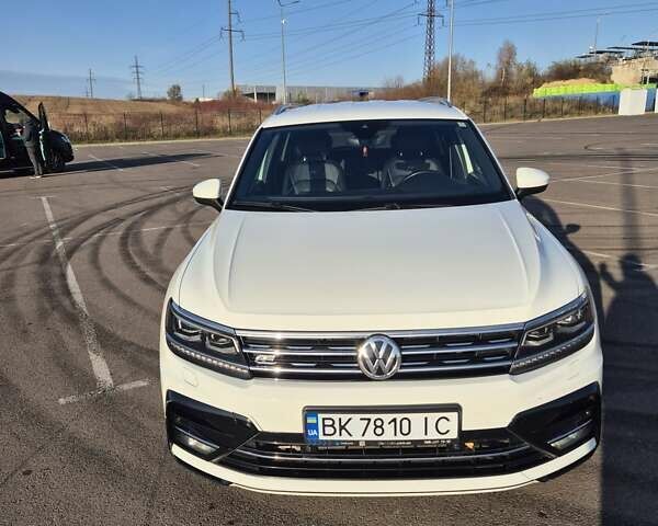 Белый Фольксваген Тигуан, объемом двигателя 1.98 л и пробегом 160 тыс. км за 29000 $, фото 1 на Automoto.ua