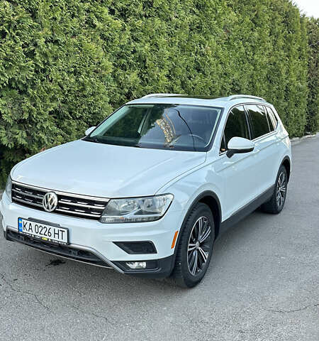 Белый Фольксваген Тигуан, объемом двигателя 1.98 л и пробегом 123 тыс. км за 23000 $, фото 1 на Automoto.ua
