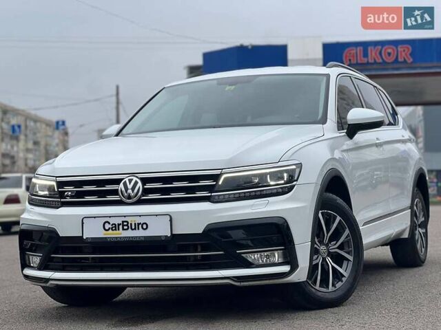 Белый Фольксваген Тигуан, объемом двигателя 2 л и пробегом 64 тыс. км за 17900 $, фото 1 на Automoto.ua