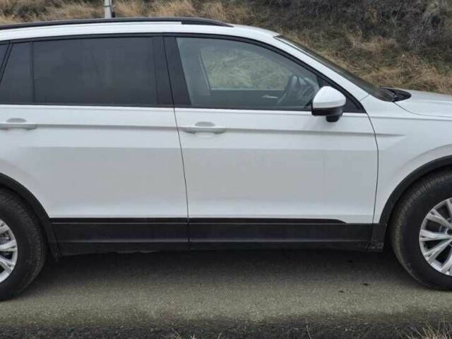 Белый Фольксваген Тигуан, объемом двигателя 2 л и пробегом 132 тыс. км за 10000 $, фото 1 на Automoto.ua