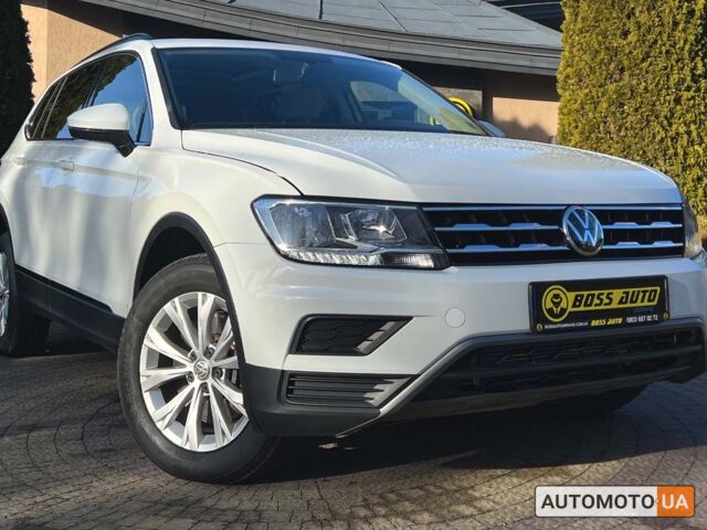 Белый Фольксваген Тигуан, объемом двигателя 2 л и пробегом 74 тыс. км за 24999 $, фото 1 на Automoto.ua