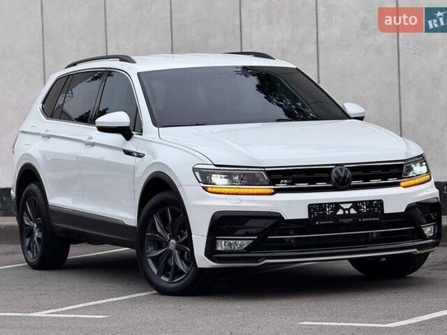 Белый Фольксваген Тигуан, объемом двигателя 2 л и пробегом 135 тыс. км за 21500 $, фото 1 на Automoto.ua