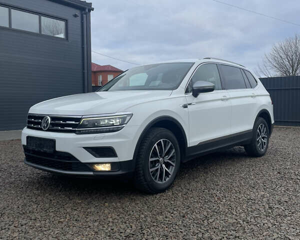 Белый Фольксваген Тигуан, объемом двигателя 2 л и пробегом 183 тыс. км за 27000 $, фото 1 на Automoto.ua