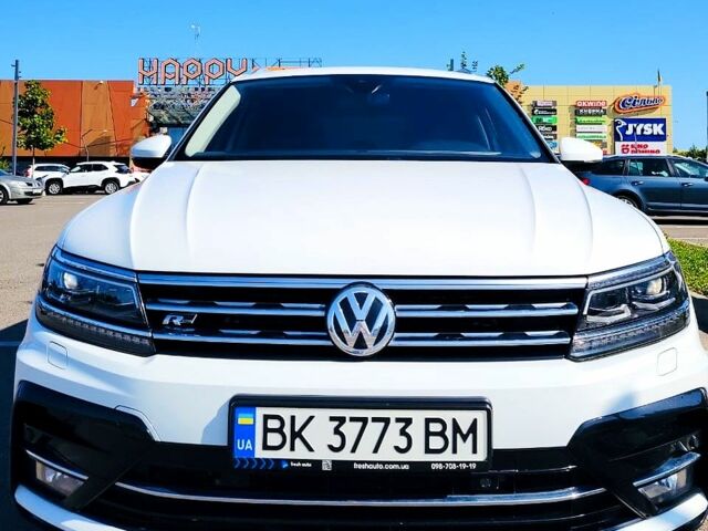 Белый Фольксваген Тигуан, объемом двигателя 2 л и пробегом 204 тыс. км за 27999 $, фото 1 на Automoto.ua