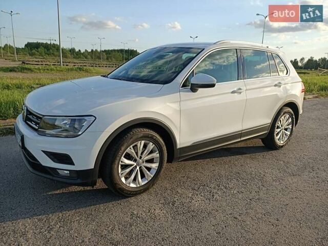 Белый Фольксваген Тигуан, объемом двигателя 2 л и пробегом 205 тыс. км за 24900 $, фото 1 на Automoto.ua