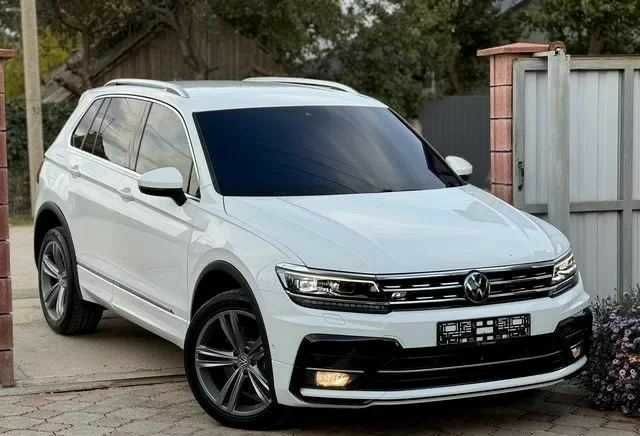 Белый Фольксваген Тигуан, объемом двигателя 2 л и пробегом 90 тыс. км за 18000 $, фото 1 на Automoto.ua