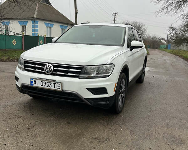 Белый Фольксваген Тигуан, объемом двигателя 2 л и пробегом 119 тыс. км за 20000 $, фото 1 на Automoto.ua