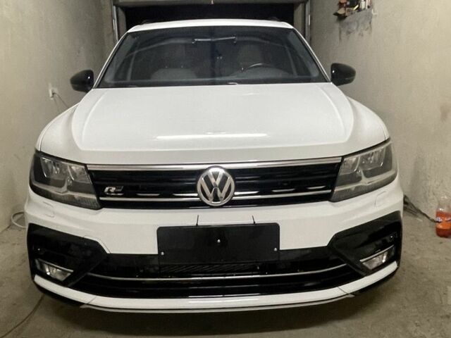 Белый Фольксваген Тигуан, объемом двигателя 2 л и пробегом 145 тыс. км за 24000 $, фото 1 на Automoto.ua