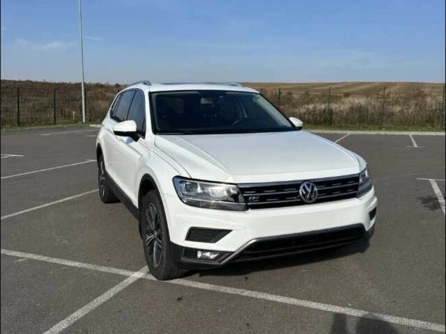 Белый Фольксваген Тигуан, объемом двигателя 2 л и пробегом 63 тыс. км за 17100 $, фото 1 на Automoto.ua