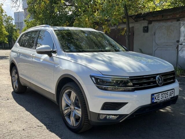 Белый Фольксваген Тигуан, объемом двигателя 2 л и пробегом 135 тыс. км за 25400 $, фото 1 на Automoto.ua