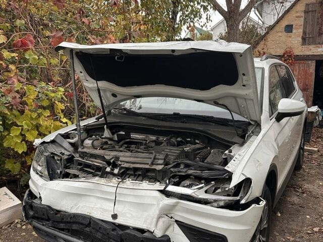 Білий Фольксваген Тігуан, об'ємом двигуна 2 л та пробігом 145 тис. км за 13600 $, фото 1 на Automoto.ua