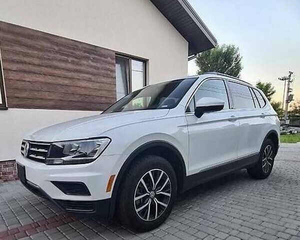 Белый Фольксваген Тигуан, объемом двигателя 2 л и пробегом 79 тыс. км за 17000 $, фото 1 на Automoto.ua