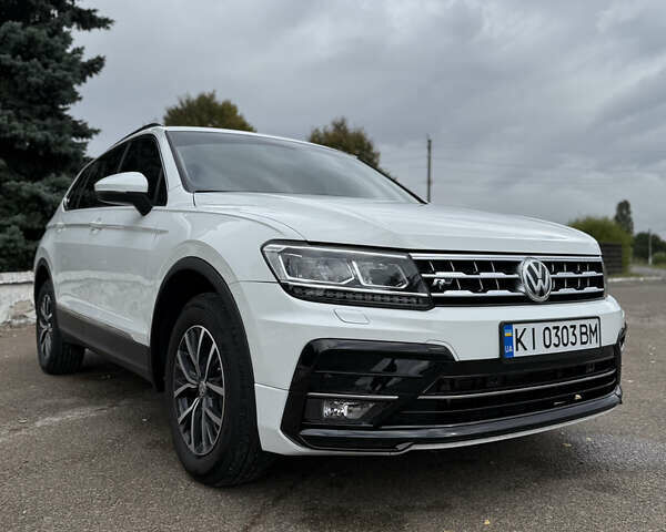 Белый Фольксваген Тигуан, объемом двигателя 2 л и пробегом 88 тыс. км за 25000 $, фото 1 на Automoto.ua