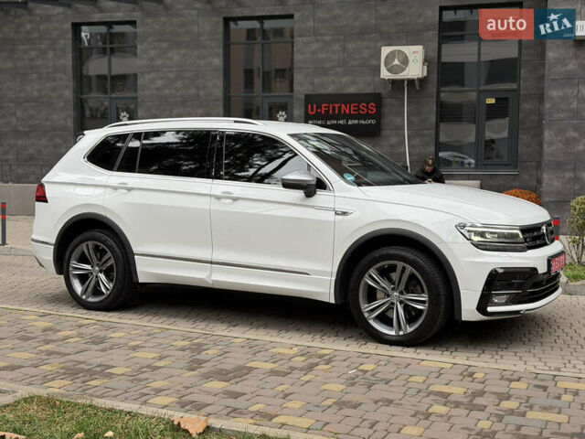 Белый Фольксваген Тигуан, объемом двигателя 2 л и пробегом 245 тыс. км за 28800 $, фото 1 на Automoto.ua