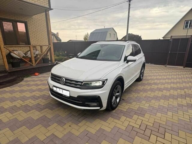 Белый Фольксваген Тигуан, объемом двигателя 2 л и пробегом 143 тыс. км за 19999 $, фото 1 на Automoto.ua