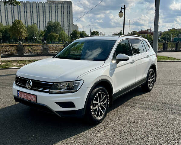 Белый Фольксваген Тигуан, объемом двигателя 2 л и пробегом 73 тыс. км за 22999 $, фото 1 на Automoto.ua