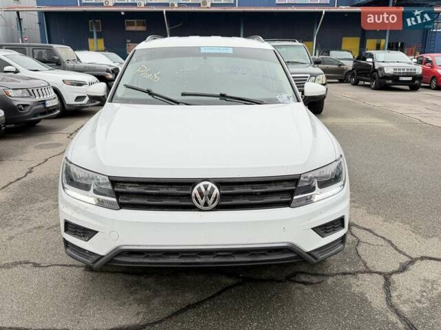 Белый Фольксваген Тигуан, объемом двигателя 2 л и пробегом 49 тыс. км за 12900 $, фото 1 на Automoto.ua