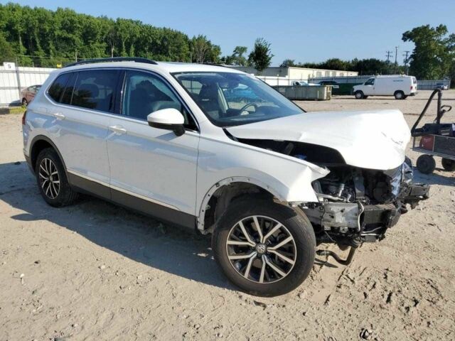 Белый Фольксваген Тигуан, объемом двигателя 2 л и пробегом 35 тыс. км за 11700 $, фото 1 на Automoto.ua