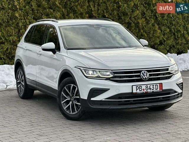 Белый Фольксваген Тигуан, объемом двигателя 2 л и пробегом 185 тыс. км за 27500 $, фото 1 на Automoto.ua