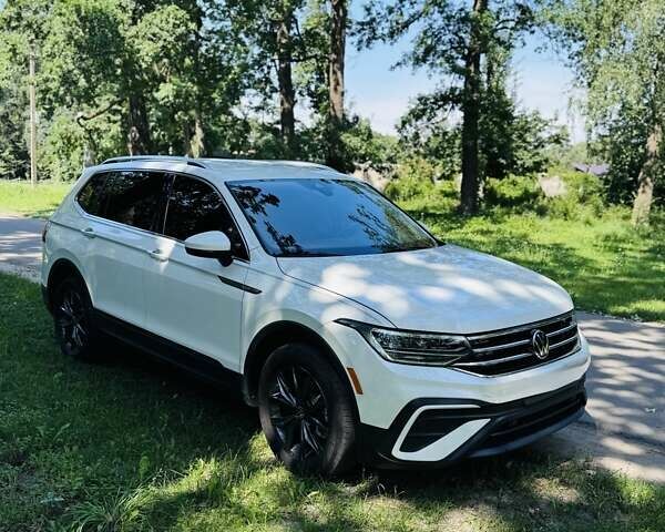 Белый Фольксваген Тигуан, объемом двигателя 2 л и пробегом 50 тыс. км за 29000 $, фото 1 на Automoto.ua