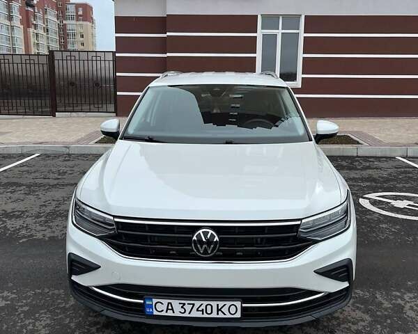 Белый Фольксваген Тигуан, объемом двигателя 1.98 л и пробегом 16 тыс. км за 27800 $, фото 1 на Automoto.ua