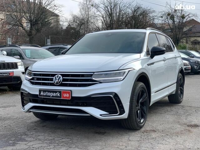 Белый Фольксваген Тигуан, объемом двигателя 2 л и пробегом 45 тыс. км за 28290 $, фото 1 на Automoto.ua