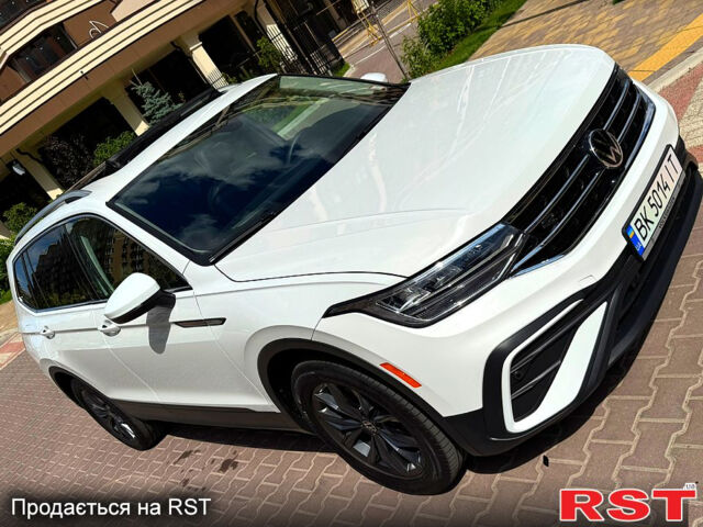 Белый Фольксваген Тигуан, объемом двигателя 2 л и пробегом 30 тыс. км за 26000 $, фото 1 на Automoto.ua