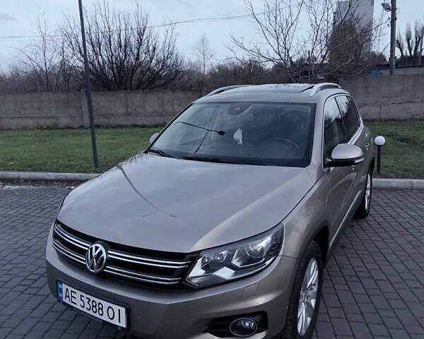 Бежевый Фольксваген Тигуан, объемом двигателя 1.97 л и пробегом 335 тыс. км за 16000 $, фото 1 на Automoto.ua