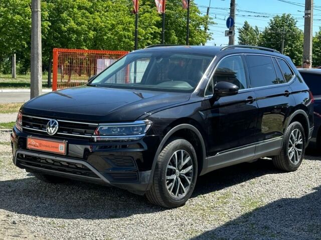 Черный Фольксваген Тигуан, объемом двигателя 2 л и пробегом 49 тыс. км за 21990 $, фото 1 на Automoto.ua