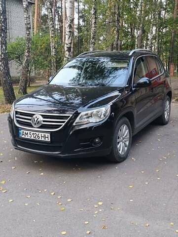 Черный Фольксваген Тигуан, объемом двигателя 1.97 л и пробегом 300 тыс. км за 11000 $, фото 1 на Automoto.ua