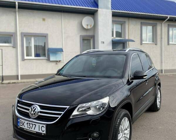 Чорний Фольксваген Тігуан, об'ємом двигуна 1.97 л та пробігом 276 тис. км за 12000 $, фото 1 на Automoto.ua