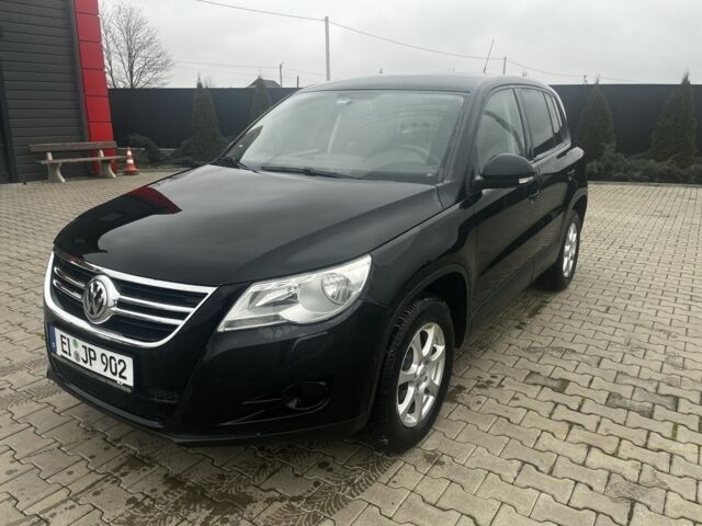 Черный Фольксваген Тигуан, объемом двигателя 2 л и пробегом 282 тыс. км за 4664 $, фото 1 на Automoto.ua