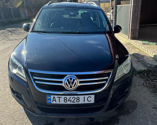 Чорний Фольксваген Тігуан, об'ємом двигуна 2 л та пробігом 270 тис. км за 11831 $, фото 1 на Automoto.ua