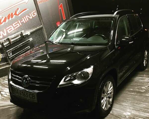 Чорний Фольксваген Тігуан, об'ємом двигуна 1.4 л та пробігом 144 тис. км за 10300 $, фото 1 на Automoto.ua