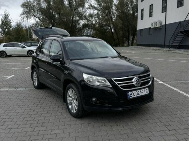 Чорний Фольксваген Тігуан, об'ємом двигуна 2 л та пробігом 250 тис. км за 8500 $, фото 1 на Automoto.ua