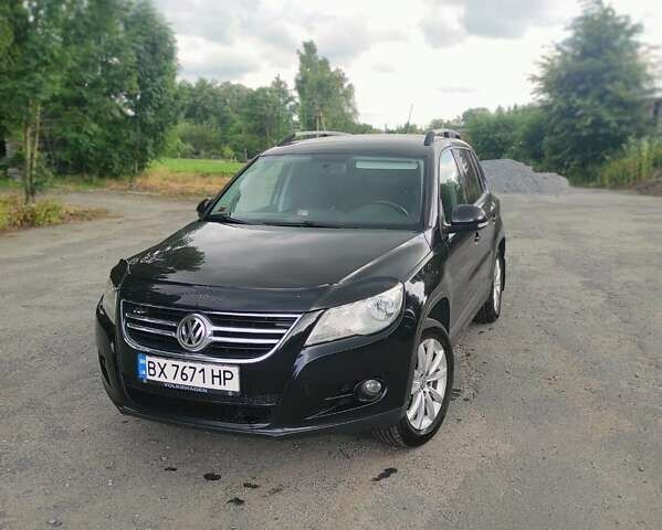 Черный Фольксваген Тигуан, объемом двигателя 2 л и пробегом 269 тыс. км за 12300 $, фото 1 на Automoto.ua