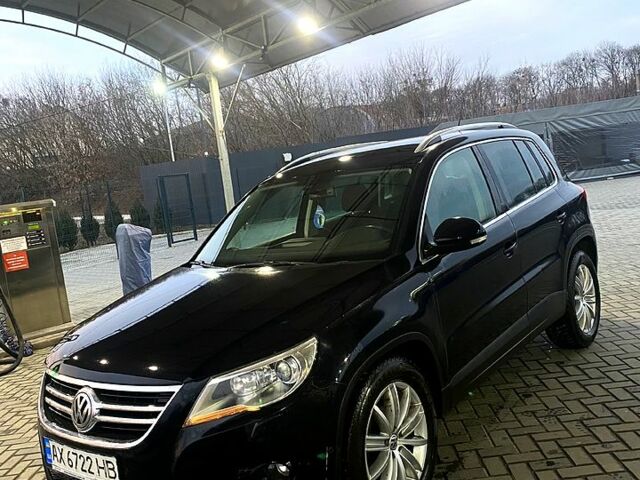 Черный Фольксваген Тигуан, объемом двигателя 2 л и пробегом 212 тыс. км за 11000 $, фото 1 на Automoto.ua