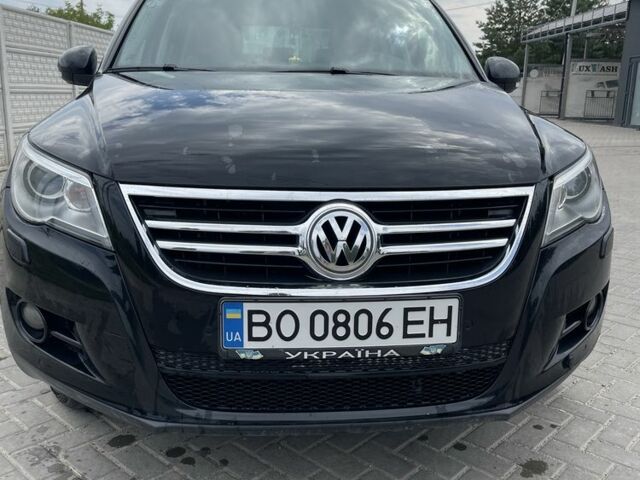 Черный Фольксваген Тигуан, объемом двигателя 2 л и пробегом 209 тыс. км за 12500 $, фото 1 на Automoto.ua