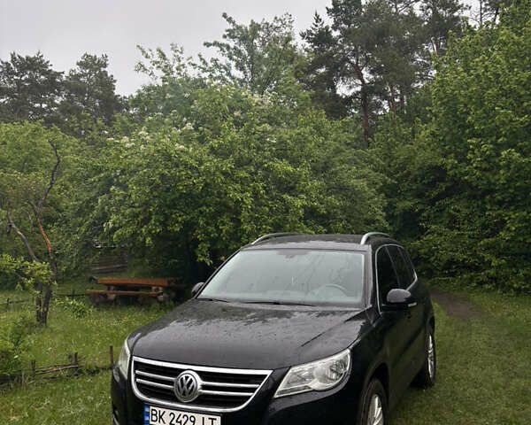 Черный Фольксваген Тигуан, объемом двигателя 1.39 л и пробегом 204 тыс. км за 9700 $, фото 1 на Automoto.ua