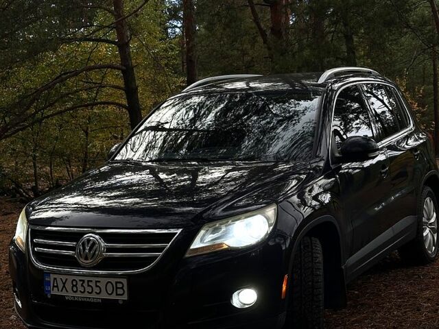 Черный Фольксваген Тигуан, объемом двигателя 2 л и пробегом 274 тыс. км за 10000 $, фото 1 на Automoto.ua
