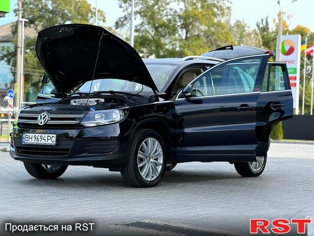 Черный Фольксваген Тигуан, объемом двигателя 2 л и пробегом 283 тыс. км за 9500 $, фото 1 на Automoto.ua