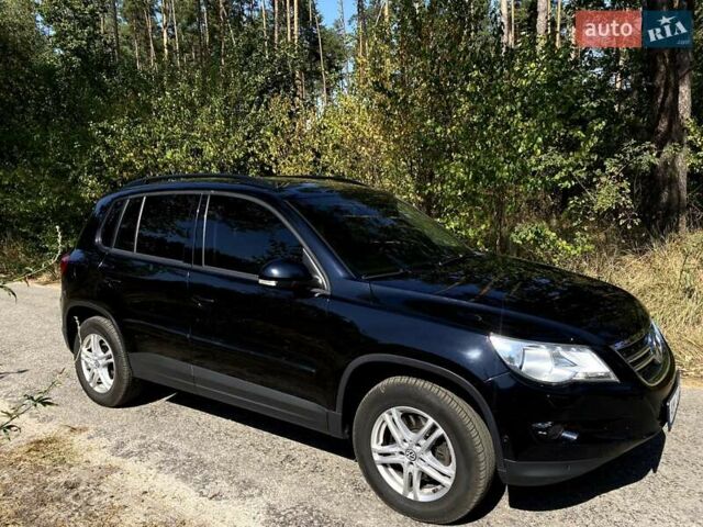 Черный Фольксваген Тигуан, объемом двигателя 2 л и пробегом 250 тыс. км за 12000 $, фото 1 на Automoto.ua