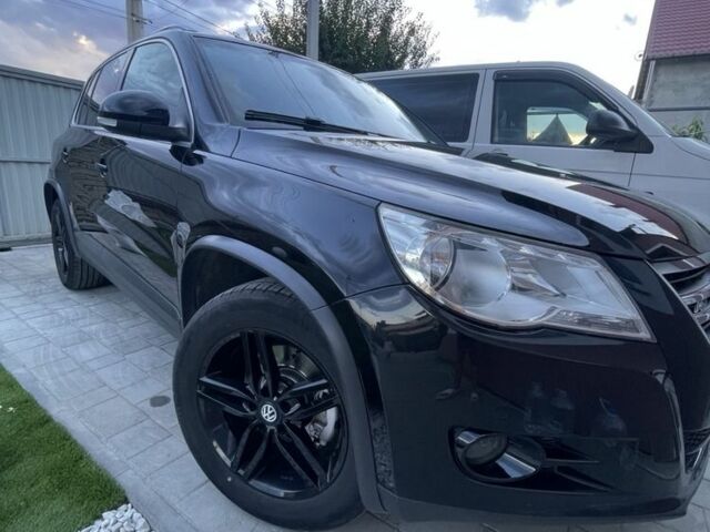 Чорний Фольксваген Тігуан, об'ємом двигуна 2 л та пробігом 230 тис. км за 13000 $, фото 1 на Automoto.ua