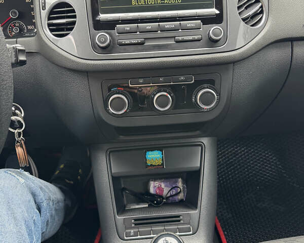 Черный Фольксваген Тигуан, объемом двигателя 1.98 л и пробегом 186 тыс. км за 11000 $, фото 1 на Automoto.ua