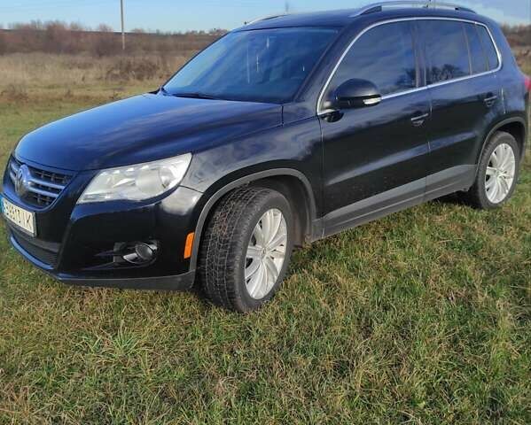 Чорний Фольксваген Тігуан, об'ємом двигуна 2 л та пробігом 285 тис. км за 9700 $, фото 1 на Automoto.ua