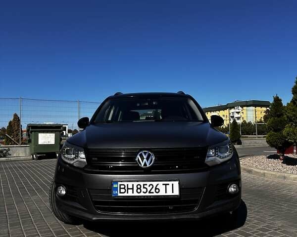 Черный Фольксваген Тигуан, объемом двигателя 1.97 л и пробегом 215 тыс. км за 15000 $, фото 1 на Automoto.ua