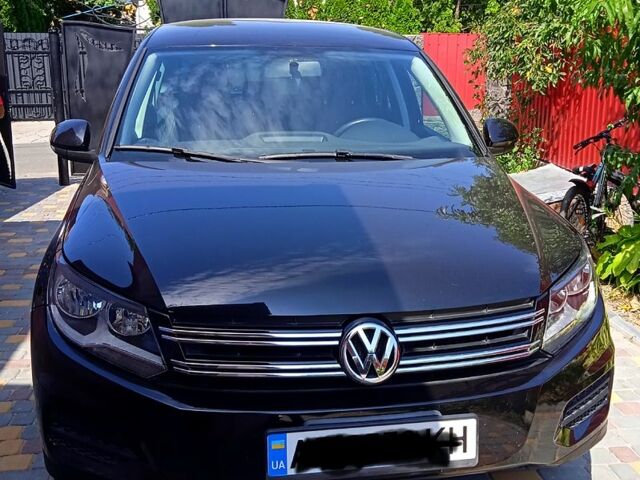 Черный Фольксваген Тигуан, объемом двигателя 2 л и пробегом 200 тыс. км за 12700 $, фото 1 на Automoto.ua